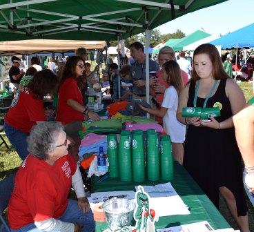 Each year hundreds of alumni and friends attend Pig Pickin’ at Statesmen Park.